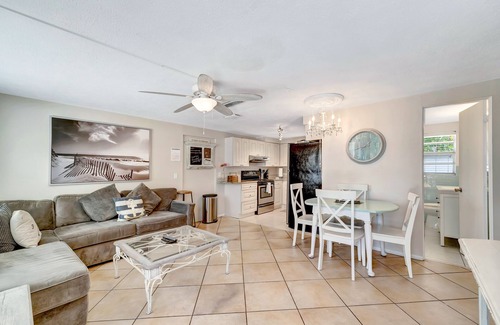 Ilexhurst Apartamento | Serene oceanfront suite with Gulf view, grill, patio, central AC, & W/D
