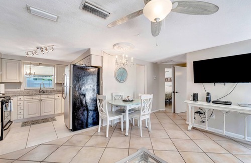 Ilexhurst Apartamento | Serene oceanfront suite with Gulf view, grill, patio, central AC, & W/D
