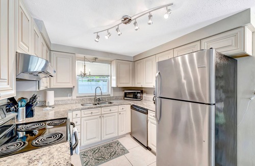 Ilexhurst Apartamento | Serene oceanfront suite with Gulf view, grill, patio, central AC, & W/D