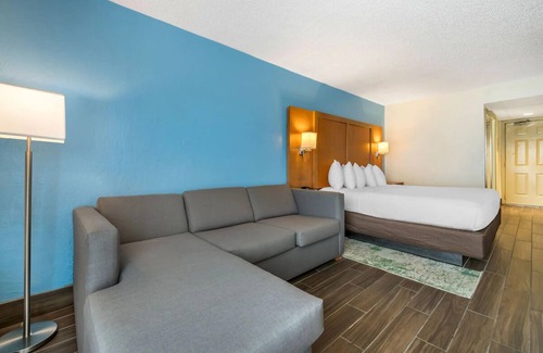 Seabreeze Park Hotel | Serene Oceanview Stay | Great for Peaceful Retreats & Sightseeing Adventures