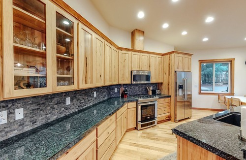 Surf Pines Casa | Serene, Open Home w/ a Private Hot Tub - Walk to Beach & Golf - Dogs OK