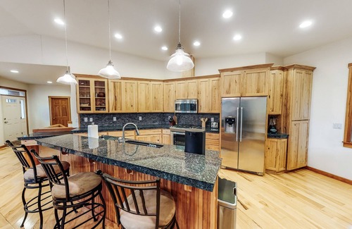Surf Pines Casa | Serene, Open Home w/ a Private Hot Tub - Walk to Beach & Golf - Dogs OK