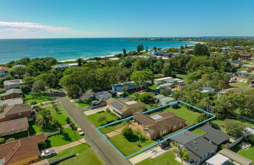 Culburra Beach Casa | Serene Pet Friendly with Swimming Pool