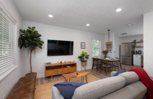 Gainesville Casa | Serene Place - Walk to UF - Free Parking