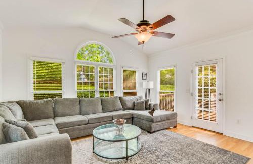 Conyers Casa | Serene Poolside Oasis 5 BR Office Luxe Amenities