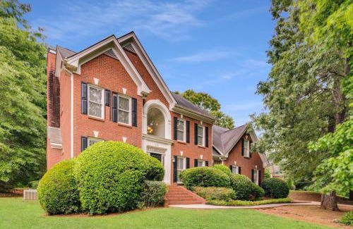 Conyers Casa | Serene Poolside Oasis 5 BR Office Luxe Amenities