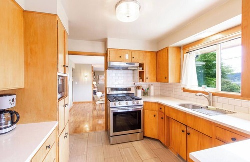 Poulsbo Casa | Serene Poulsbo 6br, Sleeps 12, Liberty Bay And Mountain Views