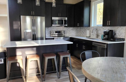 Mid America Casa | Serene, Private, Peaceful Home on 4ac w/ Hot Tub. Less than a mile from trails!