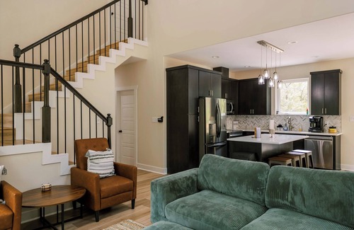Mid America Casa | Serene, Private, Peaceful Home on 4ac w/ Hot Tub. Less than a mile from trails!