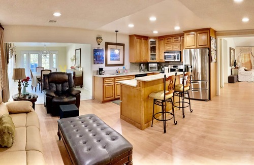 West Covina Casa | SERENE RELAXING HOME WITH A VIEW