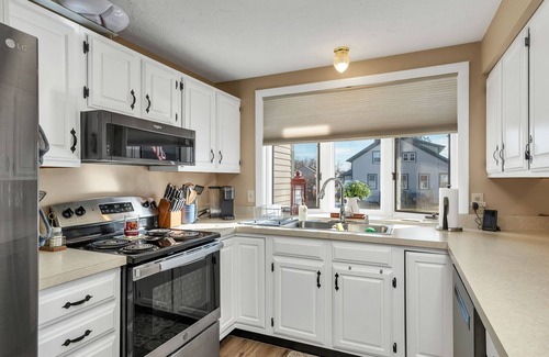 Bristol Casa | Serene Retreat: Bristol NH Condo with Nature's Embrace