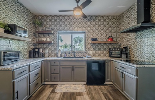 Fruita Casa | Serene Retreat: Darts, Pool Table & Hot Tub!