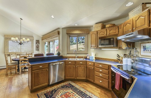 Idlewild Estates Casa | Serene Retreat - Fire Pit - Great Views - Air Conditioning!