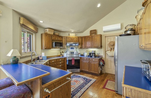 Idlewild Estates Casa | Serene Retreat - Fire Pit - Great Views - Air Conditioning!