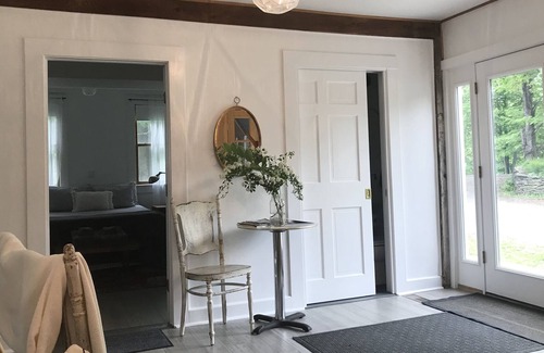 Germantown Casa | Serene retreat in a converted dairy barn with pond views