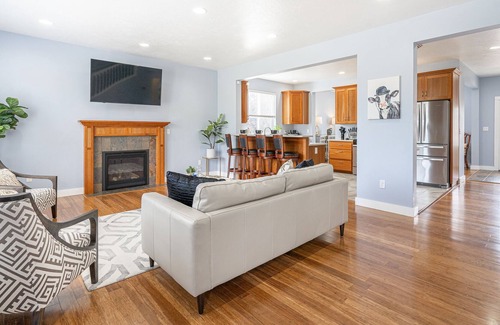 Springfield Casa | Serene retreat in this spacious home! Game Room!