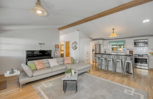 Carver Casa | Serene Retreat on 45 Acres in Eagle Creek, OR - Perfect Getaway Spot