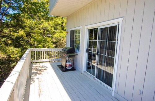 Lake Arrowhead Casa | Black Bear Cabin * Lake Access * Fireplace *