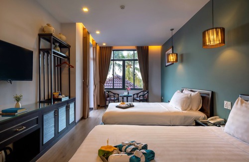 Cam Chau Hotel | Serene River Villa