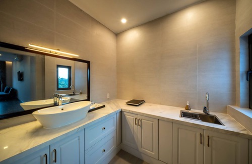 Cam Chau Hotel | Serene River Villa