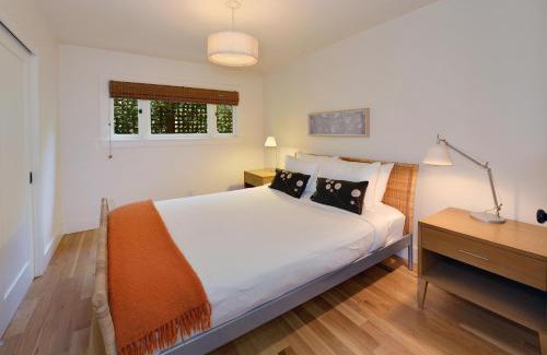 Healdsburg Casa | Serene Riverfront Cottage In Healdsburg Views Kayaks 1 5 Mile To Downtown