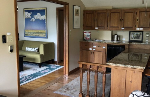 Ames Otro | Serene rural accommodations minutes away from Ames and Iowa State University