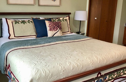 Ames Otro | Serene rural accommodations minutes away from Ames and Iowa State University