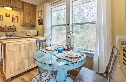 Gallatin Cabina | Serene Rusk Escape w/ Shared Yard & Fire Pit!