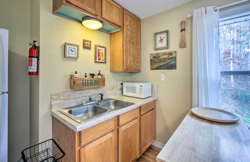 Gallatin Cabina | Serene Rusk Escape w/ Shared Yard & Fire Pit!