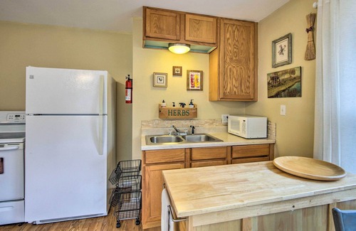Gallatin Cabina | Serene Rusk Escape w/ Shared Yard & Fire Pit!