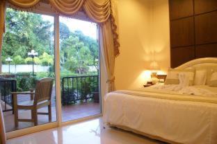 Bang Lamung Hotel | Serene Sands