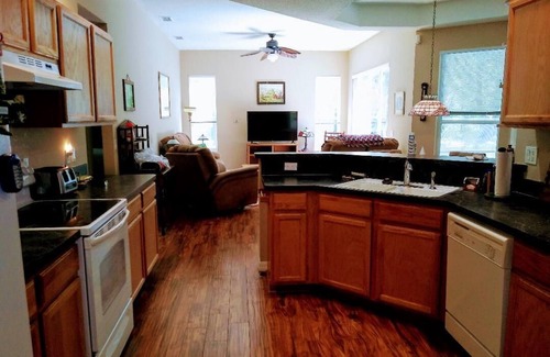 Port Richey Casa | Serene Scene Country Living Home under the Oaks and Azaleas