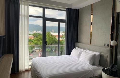Son Tra Hotel | Serene Sea Hotel Danang - Free Laundry Service
