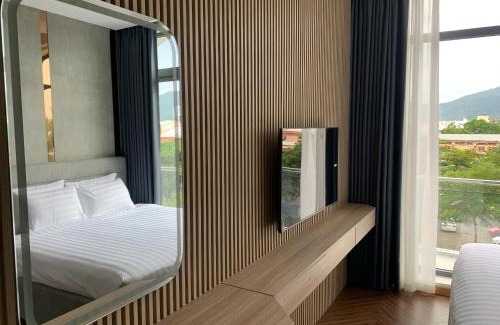 Son Tra Hotel | Serene Sea Hotel Danang - Free Laundry Service
