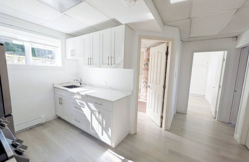 Cordova Bay Casa | Serene Seaside Getaway | Large 2BR Oceanview Suite – Ground Floor