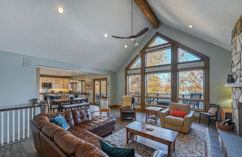 Mineral Casa | Serene & secluded home by the water with deck, patio, game room, kayaks, & dock