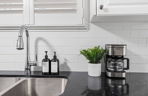Earlscourt Apartamento | Serene Shore Retreat B01
