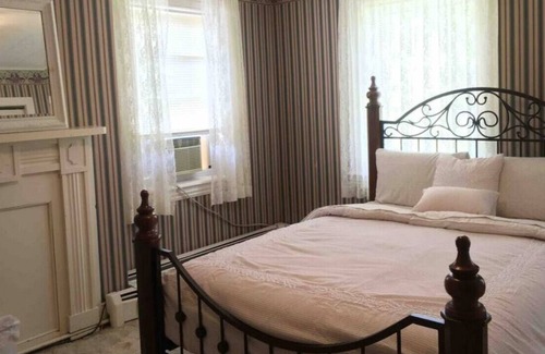 Tyrone Casa | Serene Sinking Valley Retreat--Main House