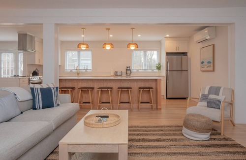 Newport East Casa | Serene & Spacious Home 10 min to Newport and Beaches, 3 bed, 2.5 bath, sleeps 9
