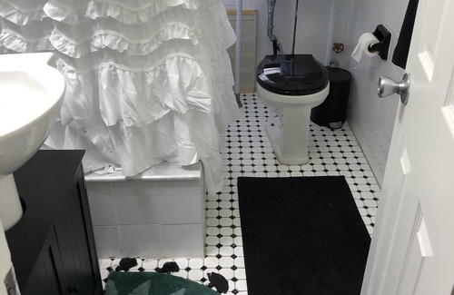 Concourse Apartamento | Serene, Spacious Room in NYC for Traveling Nurses only