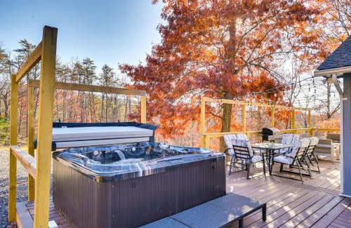 Points Casa | Serene Springfield Retreat on 6 Acres with Hot Tub!
