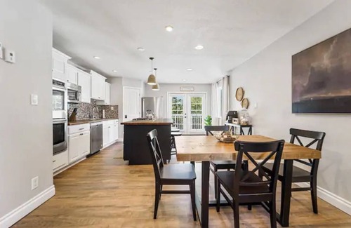 Monument Apartamento | Serene Stay w/ Mountain Views in Downtown Monument