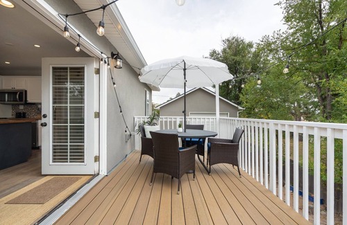 Monument Apartamento | Serene Stay w/ Mountain Views in Downtown Monument