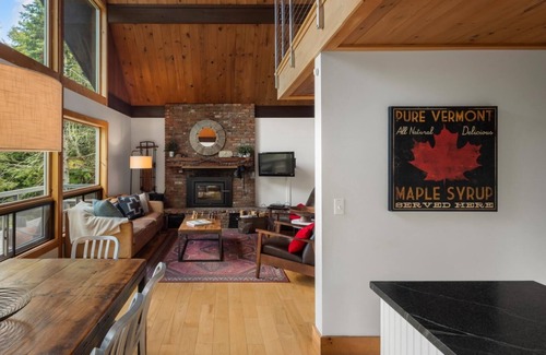 Stowe Hollow Casa | Serene Stowe Retreat Nestled in the Woods