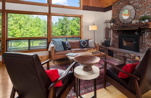 Stowe Hollow Casa | Serene Stowe Retreat Nestled in the Woods