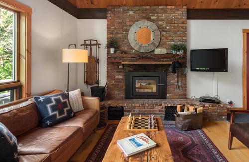 Stowe Hollow Casa | Serene Stowe Retreat Nestled in the Woods