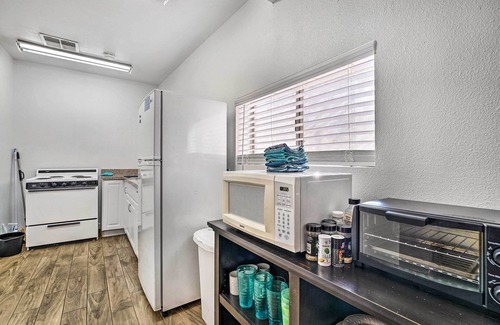 Townsite Apartamento | Serene Studio Near Lake Mead, Hiking & Dining