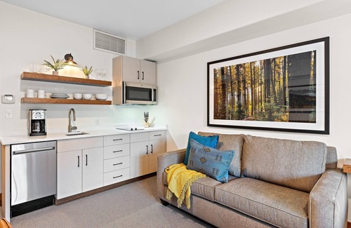 Tamarack Apartamento | Serene Studio with Balcony
