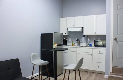 Charlotte Casa | ★Serene & Stylish ADU★ | Mins to UNCC | ♛Queen Bed