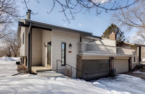 Eden Prairie Casa | Serene & stylish living space.